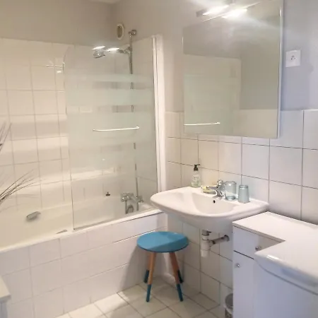 Lumineux Avec Ascenseur, Balcon Et Wifi Gratuit A - Fr-1-361-123 Apartment Granville