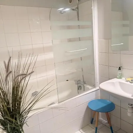 Lumineux Avec Ascenseur, Balcon Et Wifi Gratuit A - Fr-1-361-123 * Granville