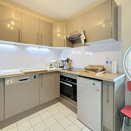 Lumineux Avec Ascenseur, Balcon Et Wifi Gratuit A - Fr-1-361-123 Granville