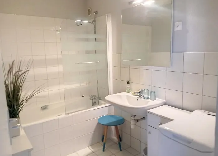 Lumineux Avec Ascenseur, Balcon Et Wifi Gratuit A - Fr-1-361-123 Apartment Granville