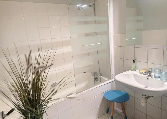 Lumineux Avec Ascenseur, Balcon Et Wifi Gratuit A - Fr-1-361-123 * Granville